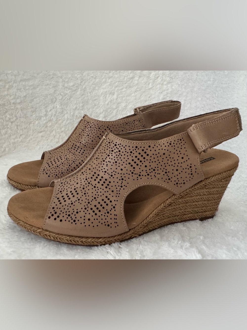 Clarks Lafley Rosen women’s tan Sand leather wedge heel sandals size 7.5M